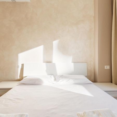 Niguarda Bright Apartment W/ Balcony Milan Bagian luar foto