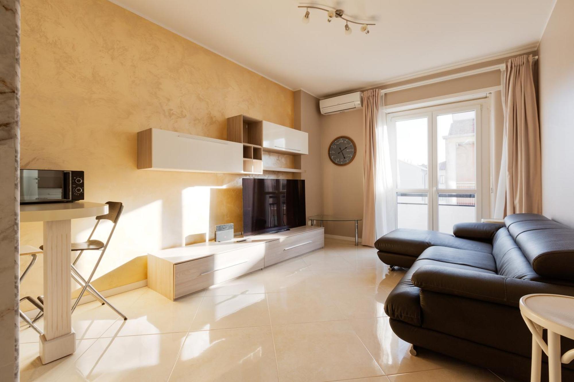 Niguarda Bright Apartment W/ Balcony Milan Bagian luar foto