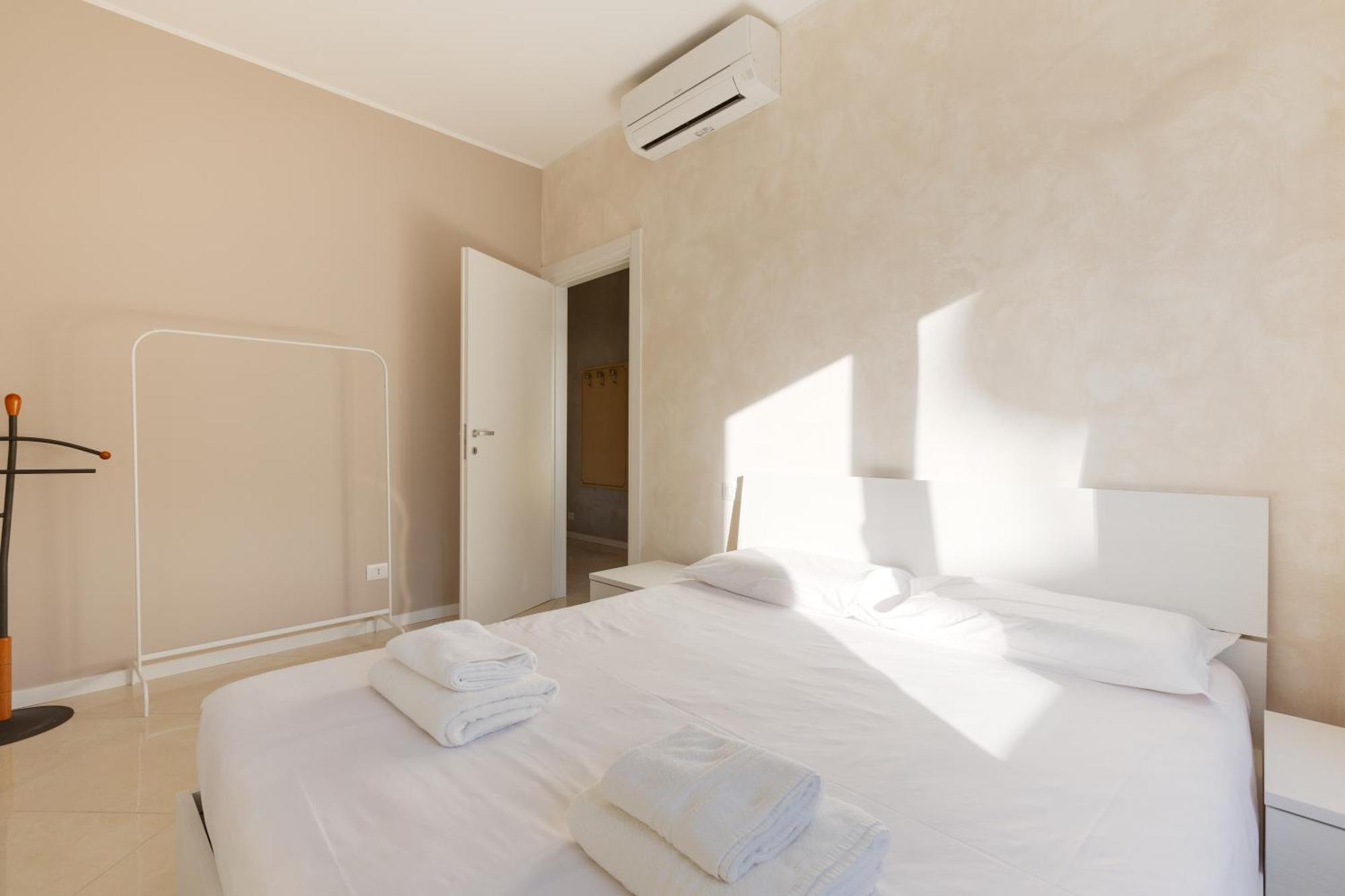 Niguarda Bright Apartment W/ Balcony Milan Bagian luar foto