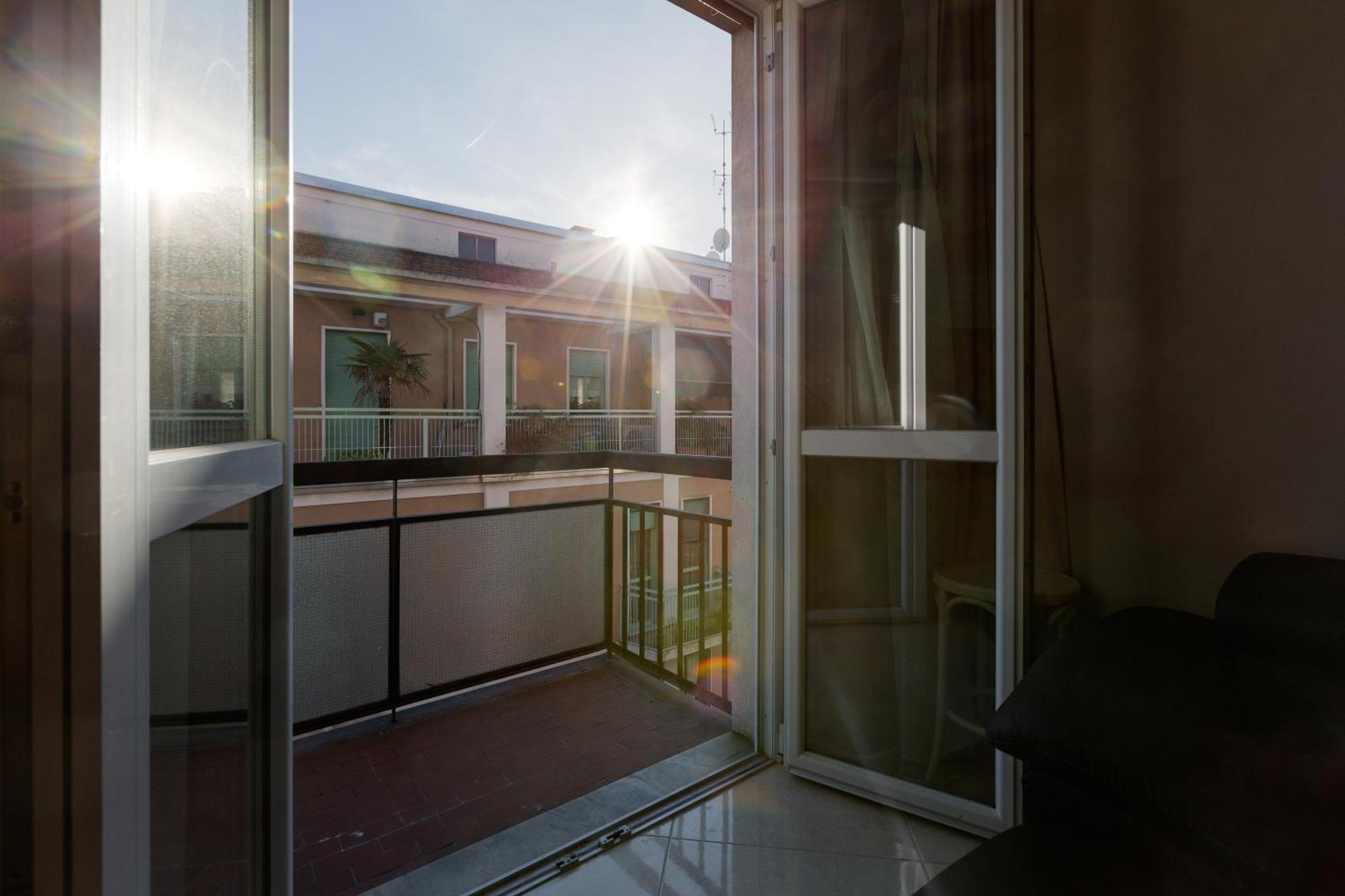 Niguarda Bright Apartment W/ Balcony Milan Bagian luar foto